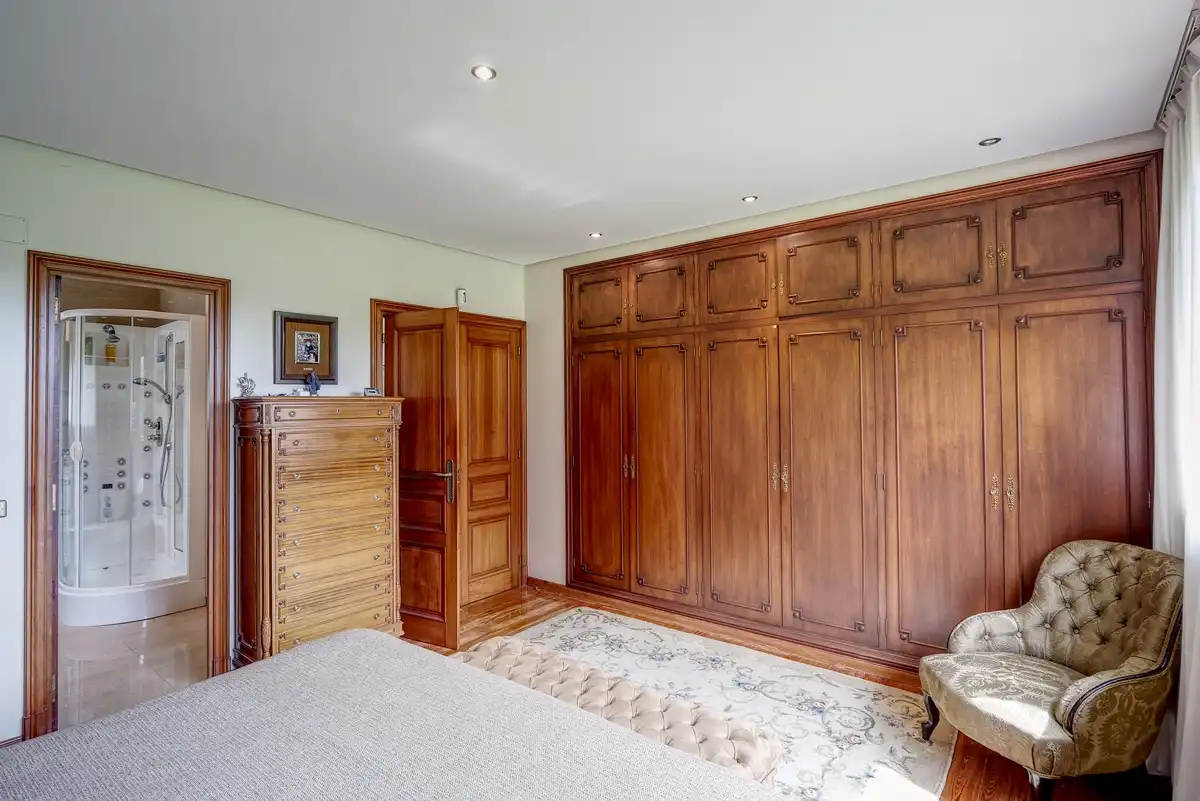 Dormitori de Casa o xalet en venda en Sada (A Coruña) amb Calefacció, Jardí privat i Parquet