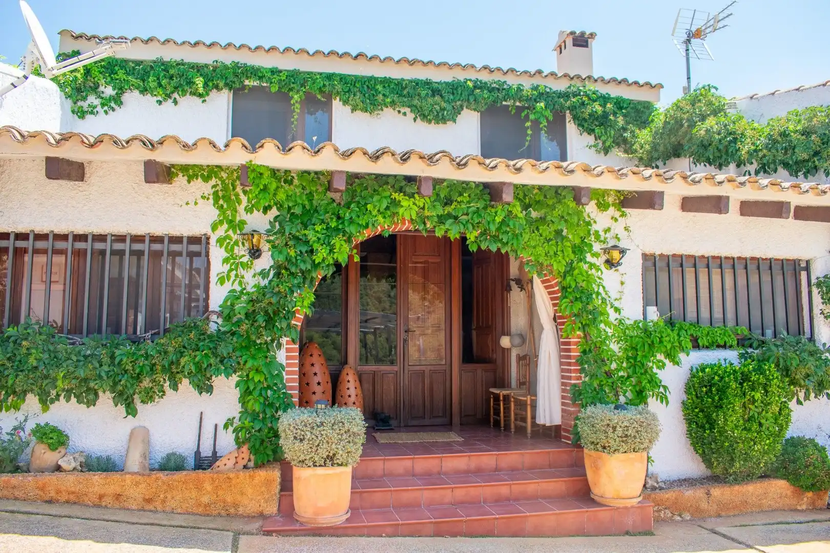 Vista exterior de Casa o xalet en venda en Onil amb Jardí privat, Terrassa i Traster
