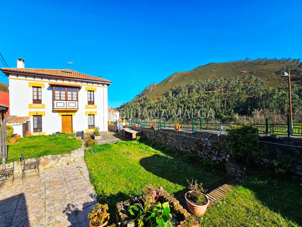 Exterior view of House or chalet for sale in Caravia  with Private garden, Parquet flooring and Terrace