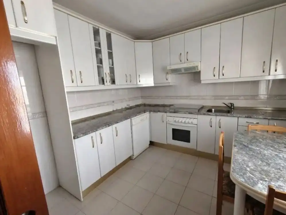Cuina de Casa o xalet en venda en Casarrubios del Monte amb Aire condicionat i Jardí privat