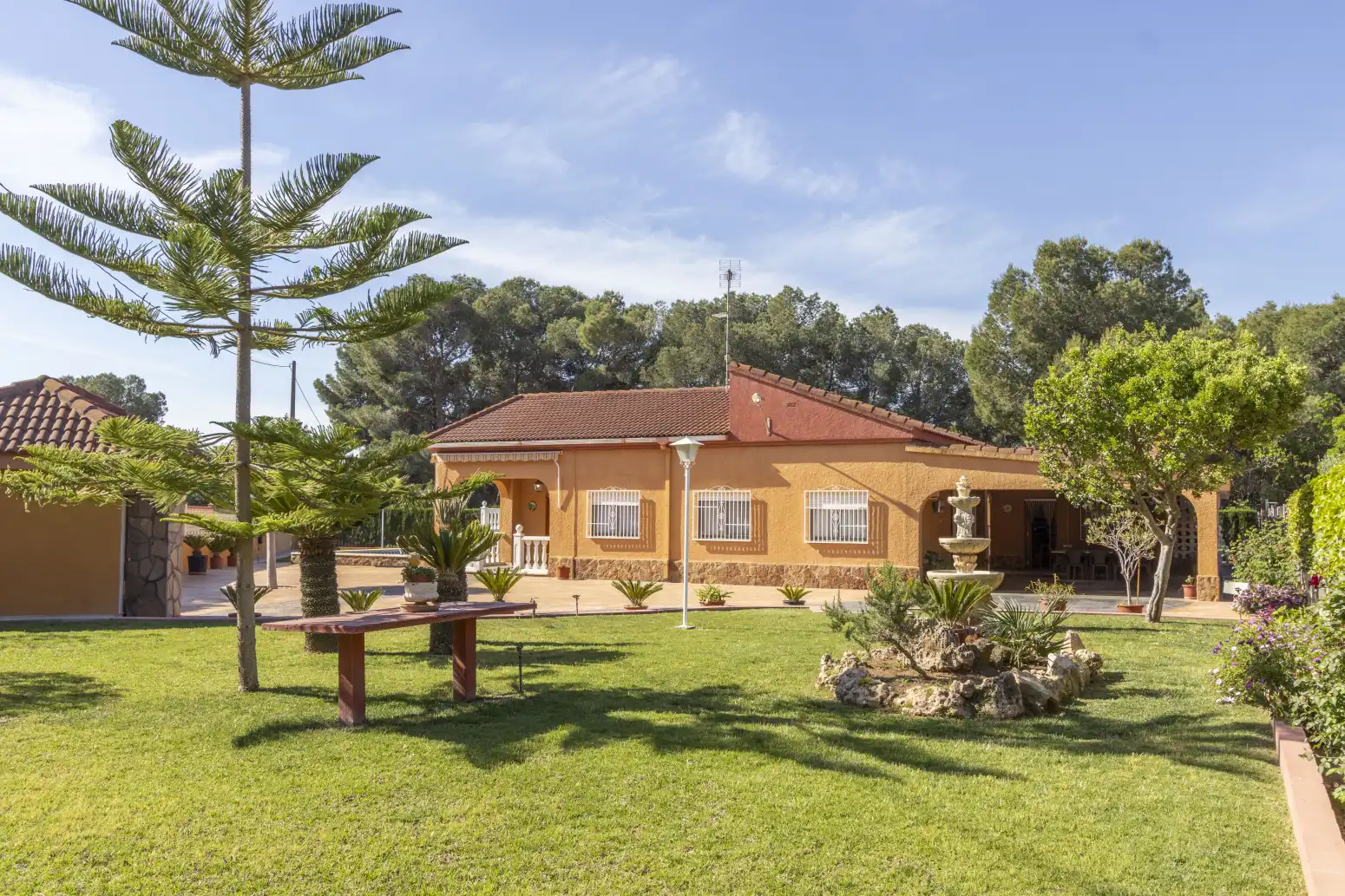 Vista exterior de Casa o chalet en venta en Llíria con Aire acondicionado, Jardín privado y Terraza