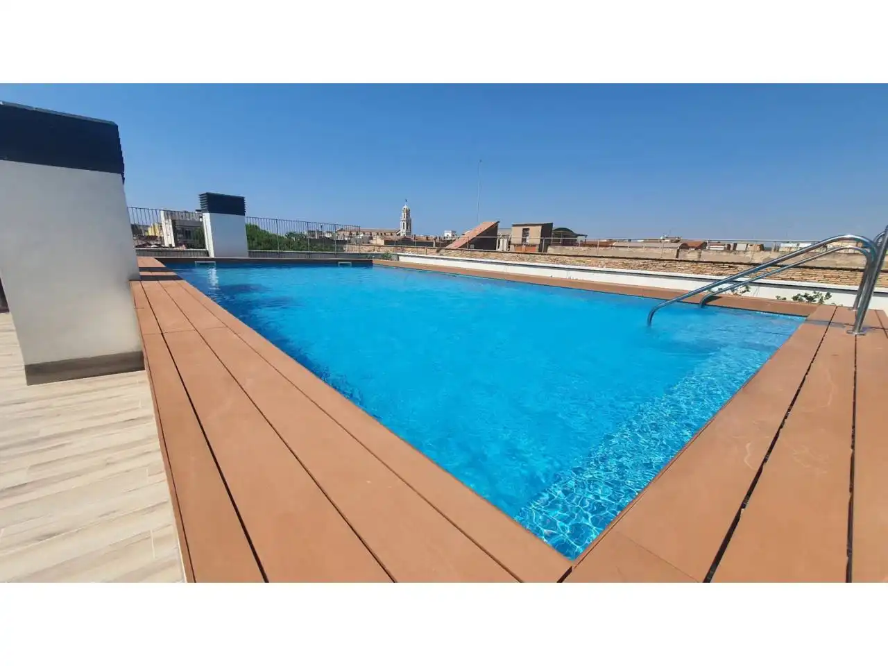 Piscina de Pis en venda en Vilanova i la Geltrú amb Aire condicionat, Calefacció i Moblat