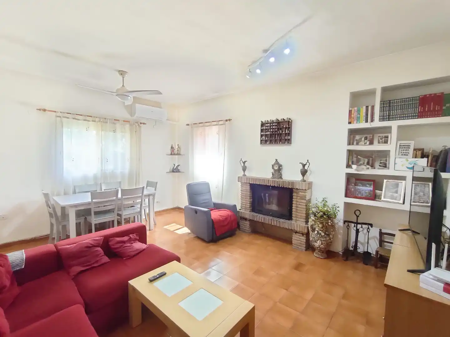 Living room of Houses for sale in Godelleta  with Air Conditioner, Private garden and Terrace