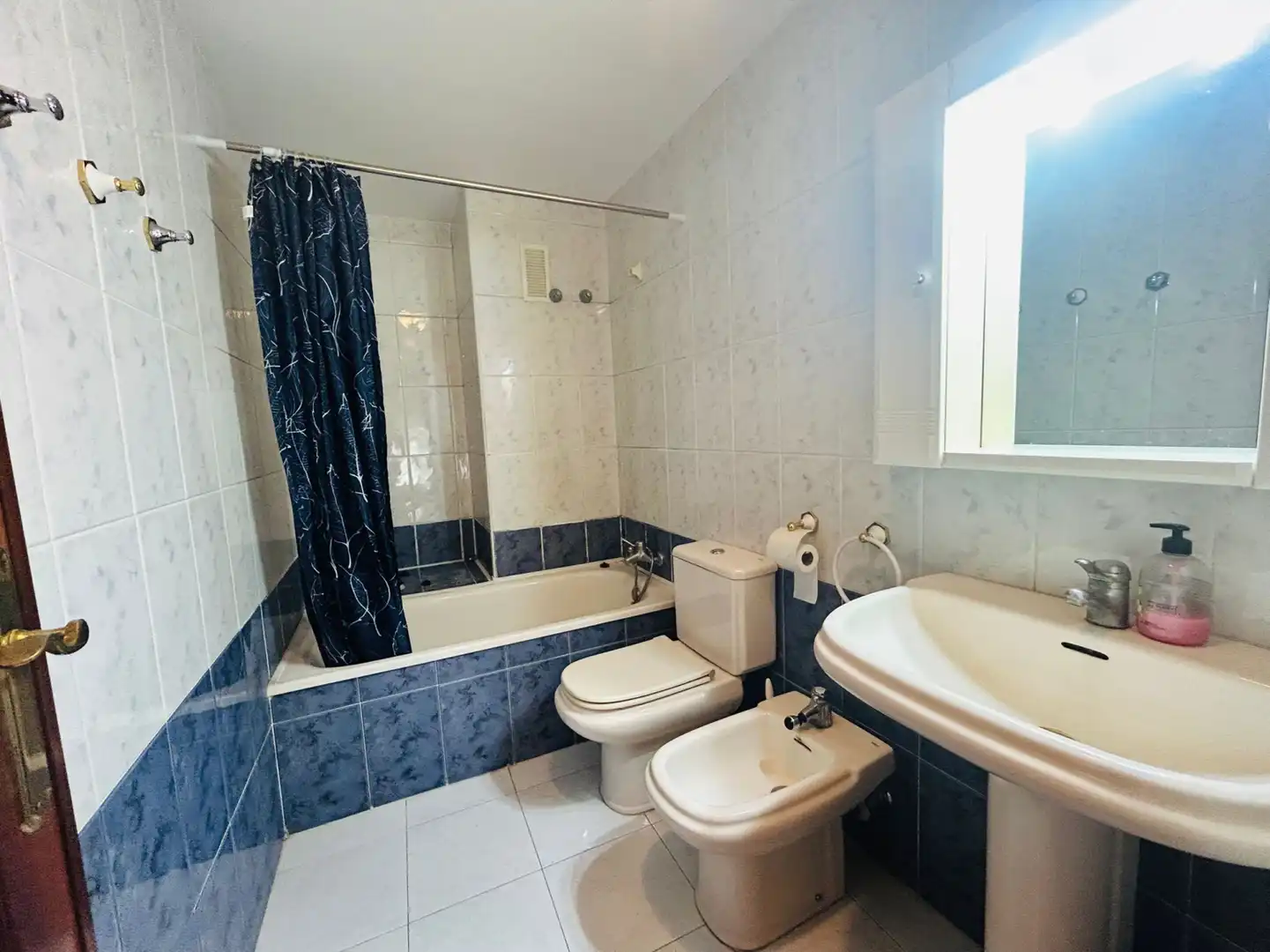 Baño de Piso de alquiler en Aldaia con Aire acondicionado, Terraza y Amueblado