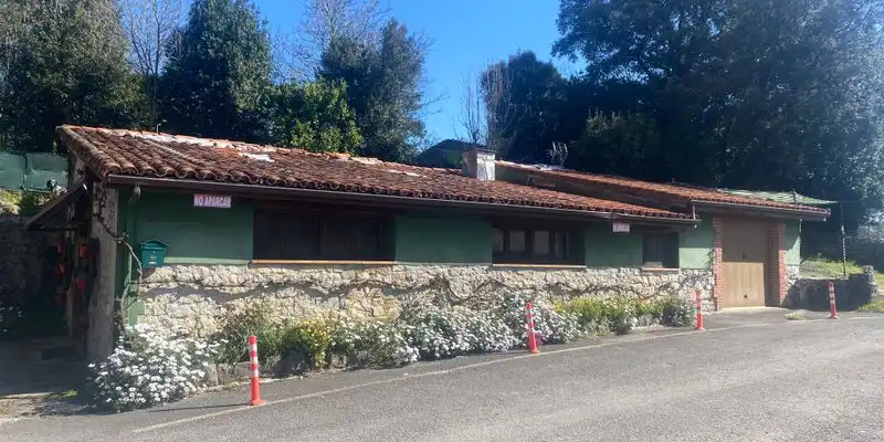 Vista exterior de Casa o xalet en venda en Entrambasaguas amb Jardí privat, Terrassa i Traster