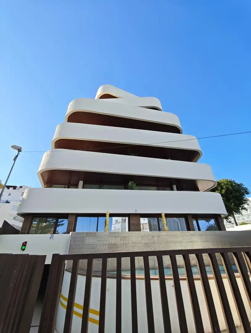 Penthouse with pool for sale in Avenida de los Abedules 2, imagen 2