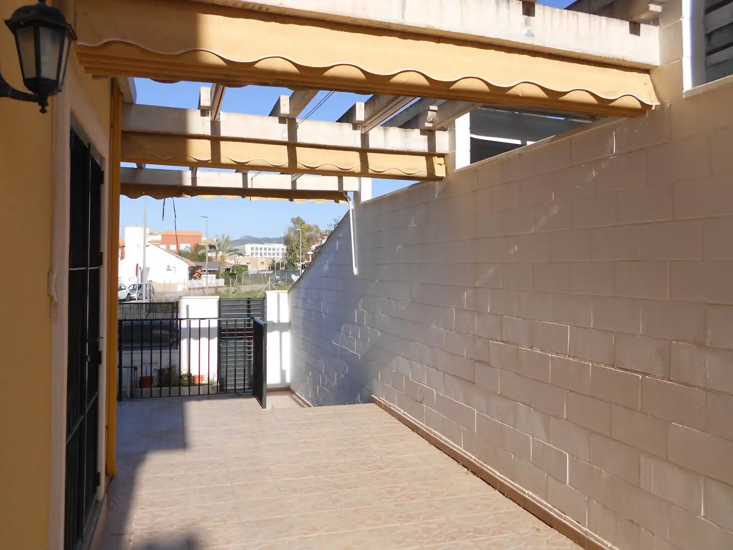 Terrasse von Einfamilien-Reihenhaus zum Verkauf in Murcia mit Klimaanlage, Heizung und Privatgarten