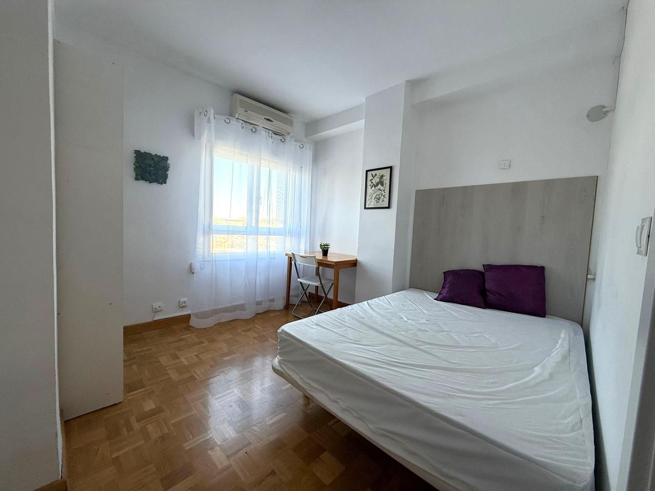 Schlafzimmer von Wohnung zur untervermieten in  Madrid Capital mit Klimaanlage, Parkett und Möbliert