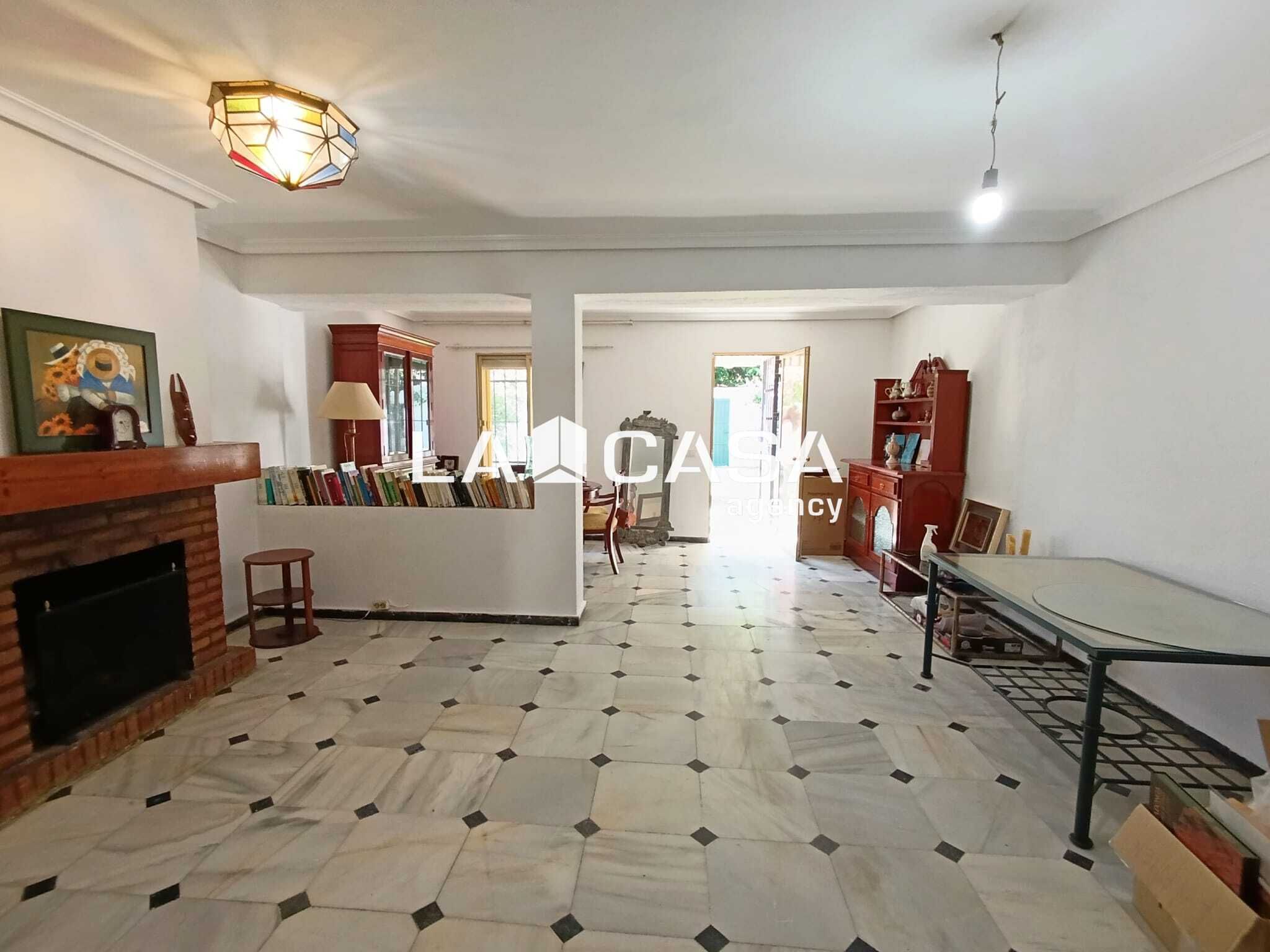 Casa adosada en venda en Algeciras amb Terrassa