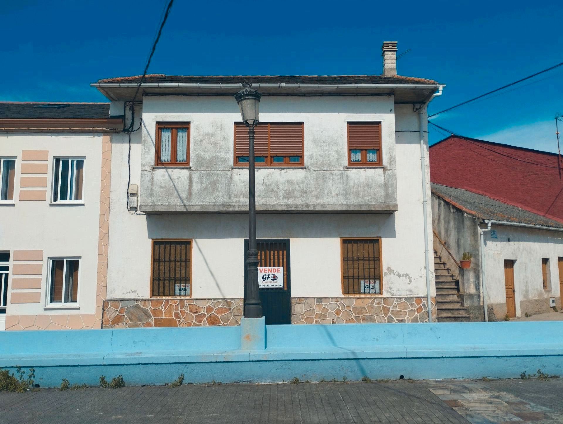 Vista exterior de Casa adosada en venda en Ribadeo amb Traster i Moblat
