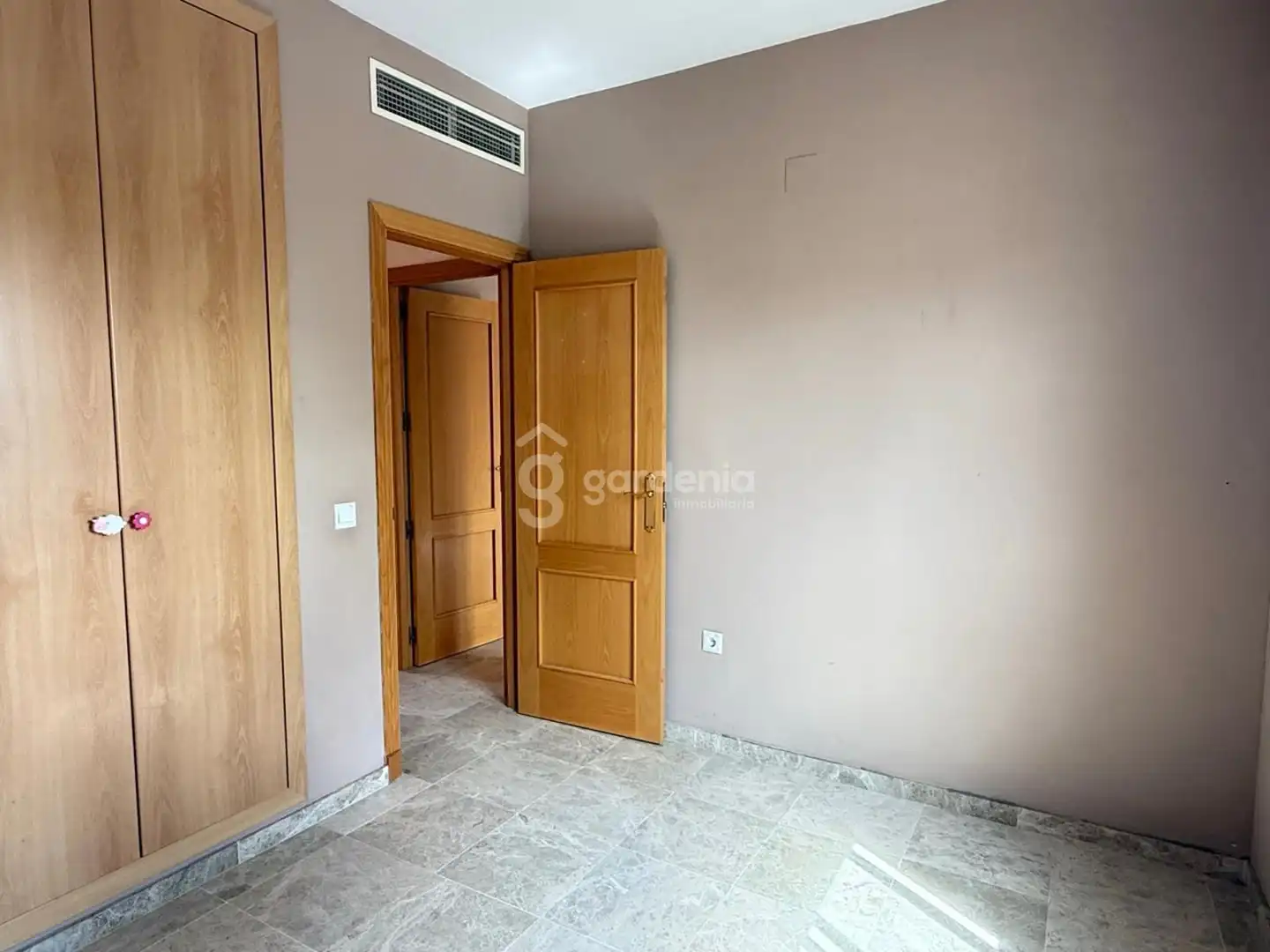 Habitación de Casa adosada en venta en Castilleja de la Cuesta con Aire acondicionado y Terraza