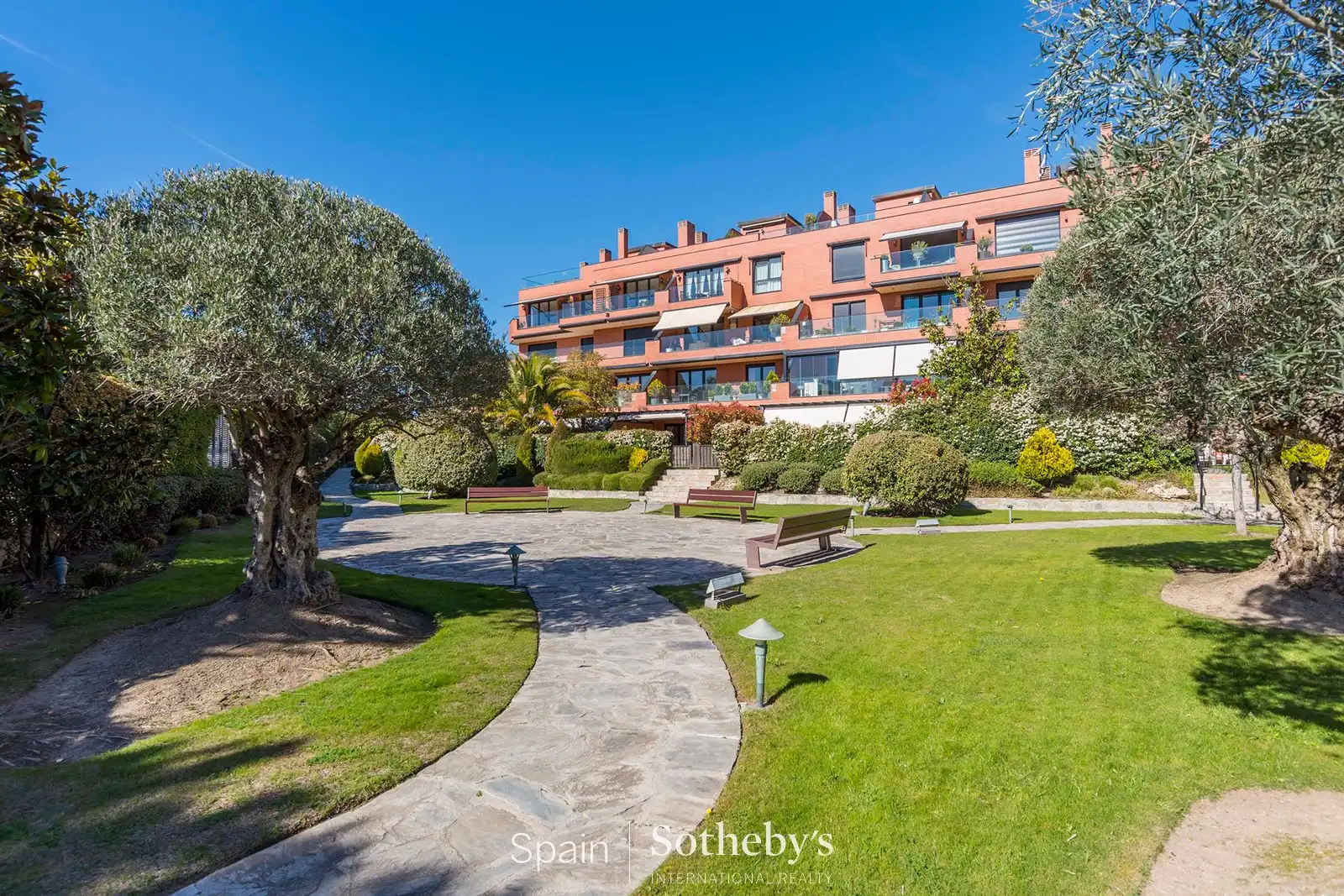 Vista exterior de Dúplex en venta en Pozuelo de Alarcón con Aire acondicionado, Calefacción y Terraza