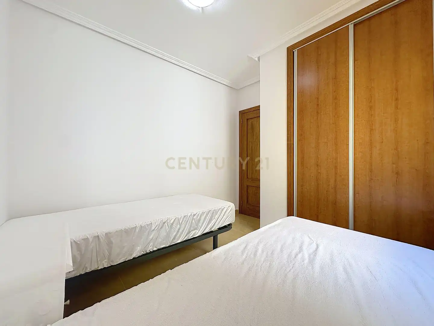 Habitación de Apartamento de alquiler en Orihuela con Aire acondicionado, Horno y Piscina comunitaria