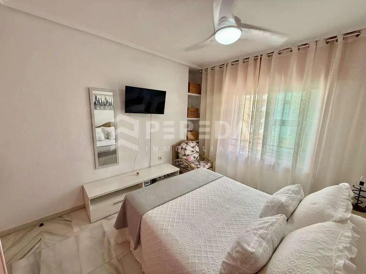 Habitación de Apartamento en venta en Roquetas de Mar con Aire acondicionado, Terraza y Amueblado