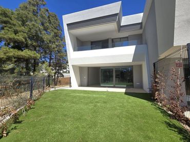 Villa con piscina in vendita a carmen werner