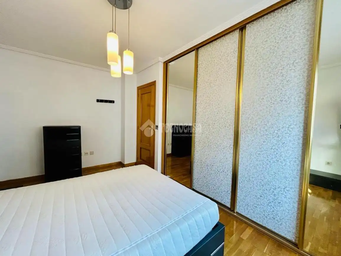 Bedroom of Flat for sale in Laguna de Duero  with Parquet flooring