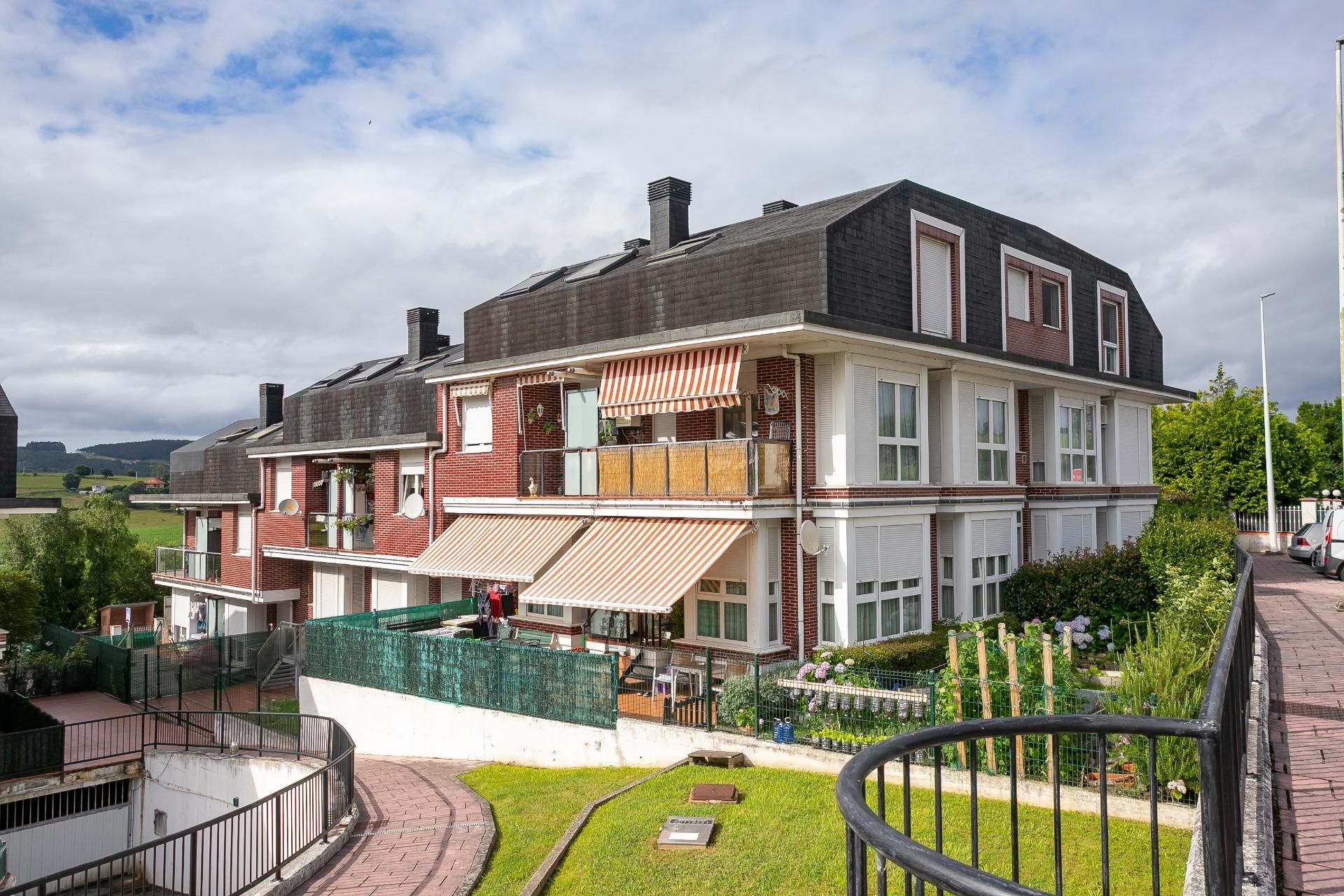 Exterior view of Duplex for sale in Reocín  with Heating, Terrace and Furnished