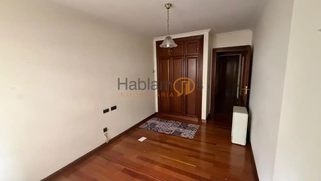 Piso en venta en Pontevedra Capital  con Calefacción, Parquet y Trastero
