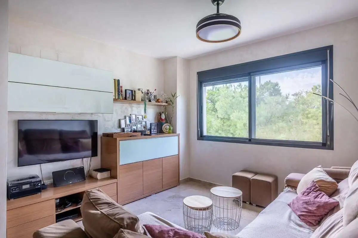 Living room of Flat for sale in Sevilla  with Air Conditioner, Heating and Storage room