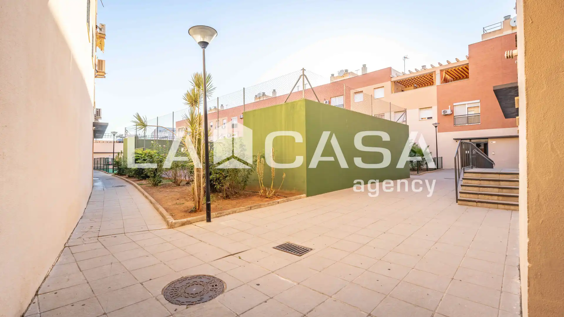 Vista exterior de Planta baja en venta en Dos Hermanas con Trastero y Piscina