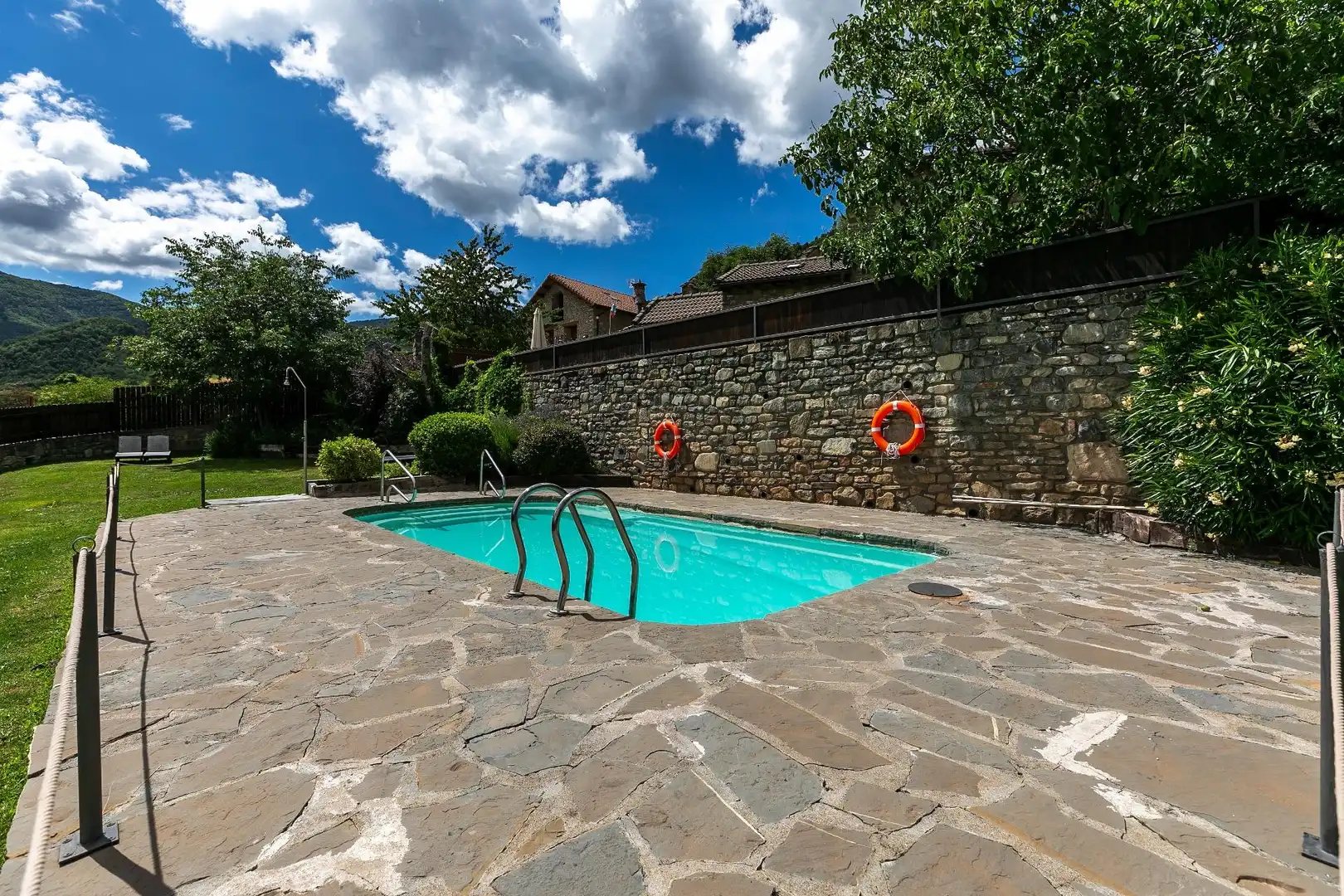 Piscina de Edificio en venta en Fiscal