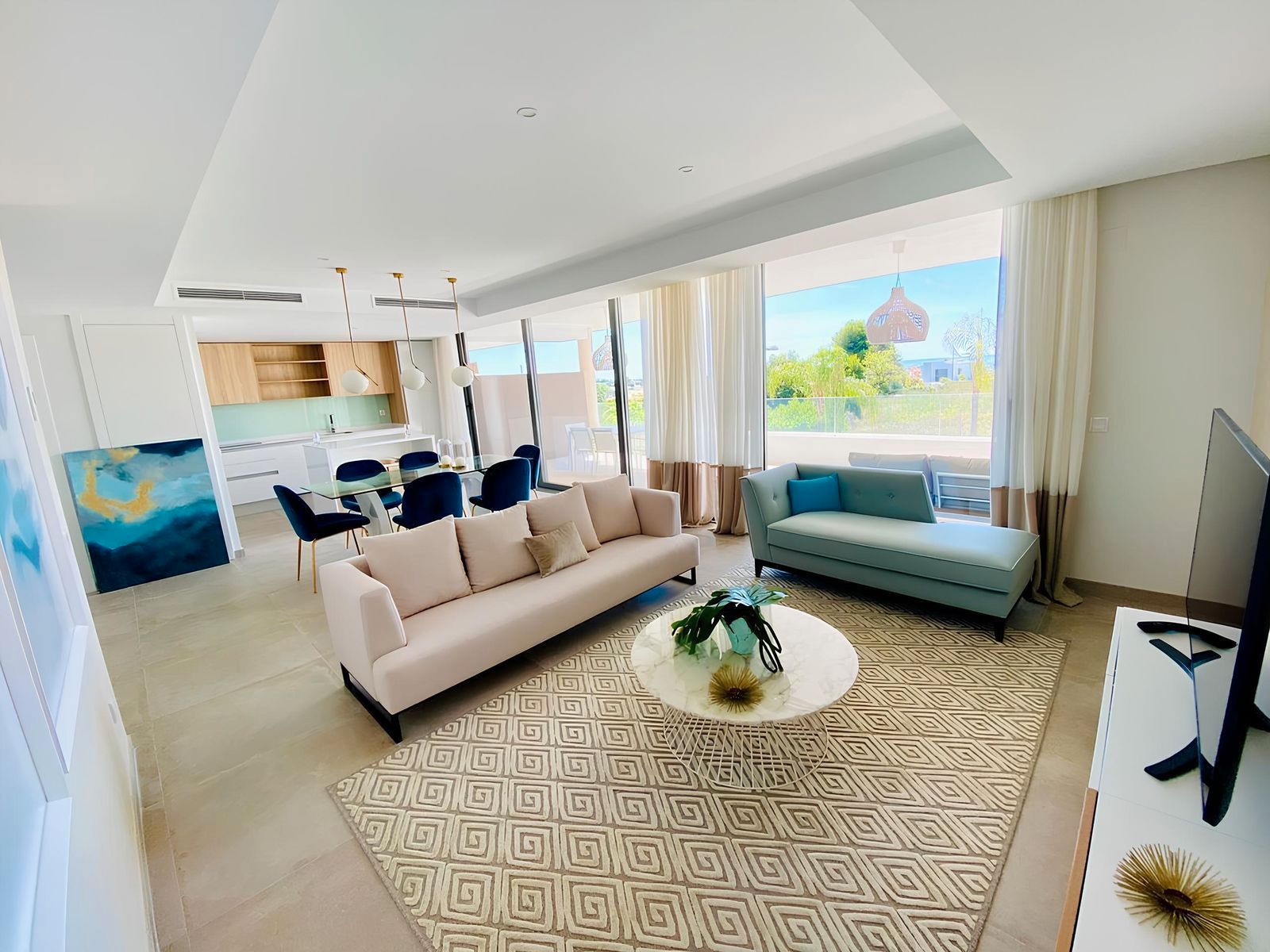 Sala d'estar de Apartament en venda en Estepona amb Aire condicionat, Terrassa i Traster