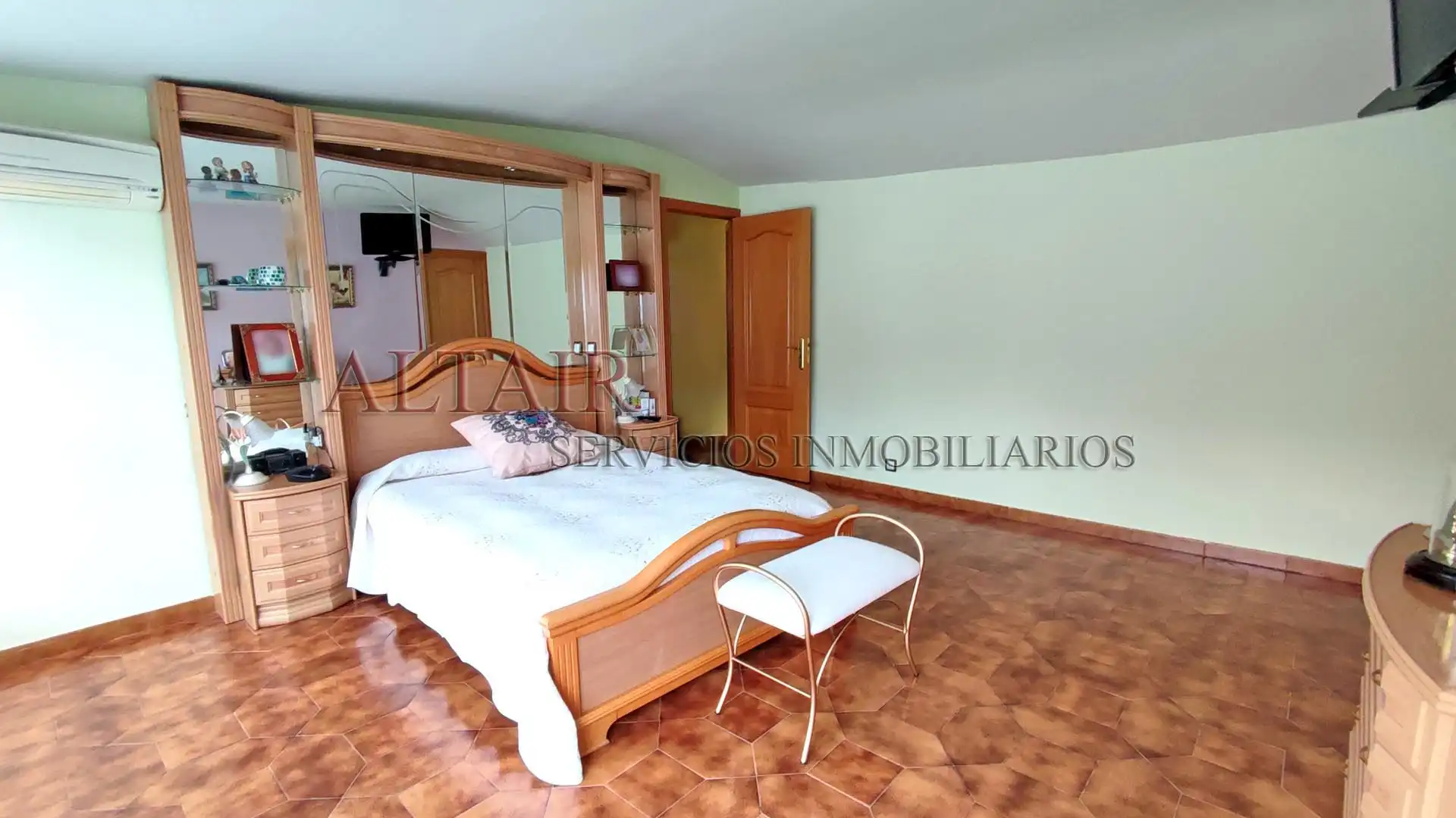 Habitación de Ático en venta en Navaluenga con Aire acondicionado, Calefacción y Terraza