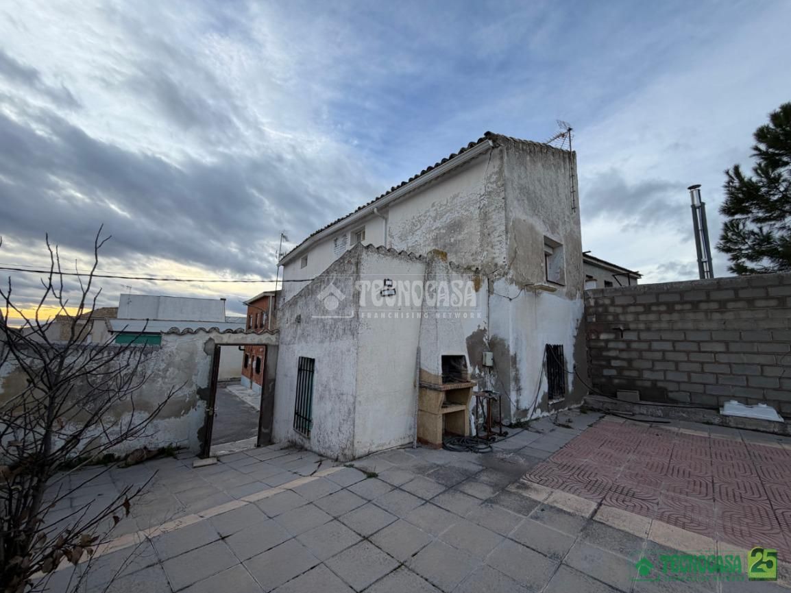 Vista exterior de Casa adosada en venda en Leganiel