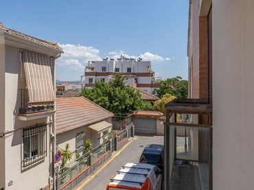 Piso con balcón en venta en Calle REINA MORA