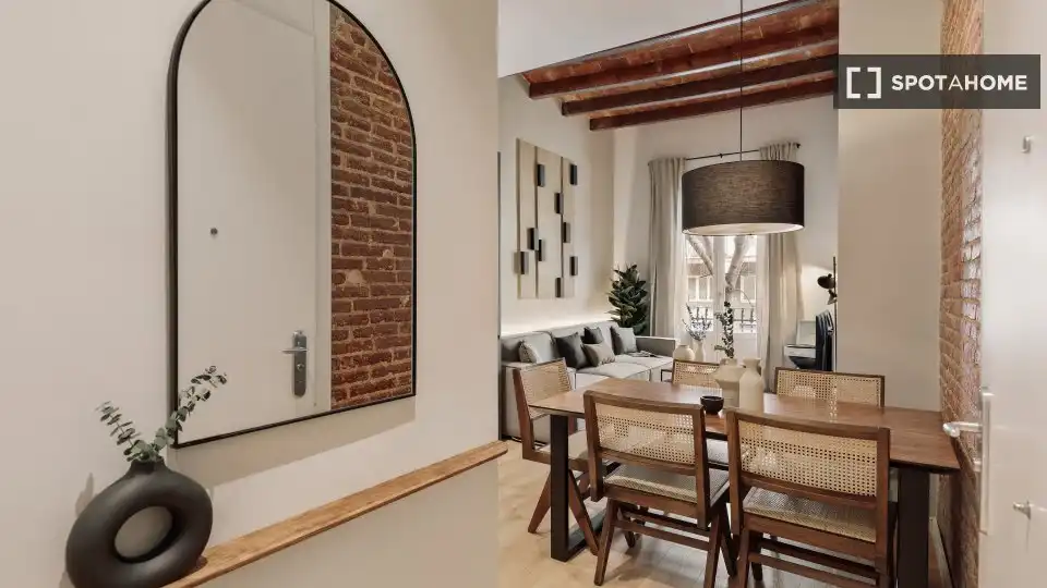 Comedor de Piso de alquiler en Barcelona con Aire acondicionado, Calefacción y Amueblado