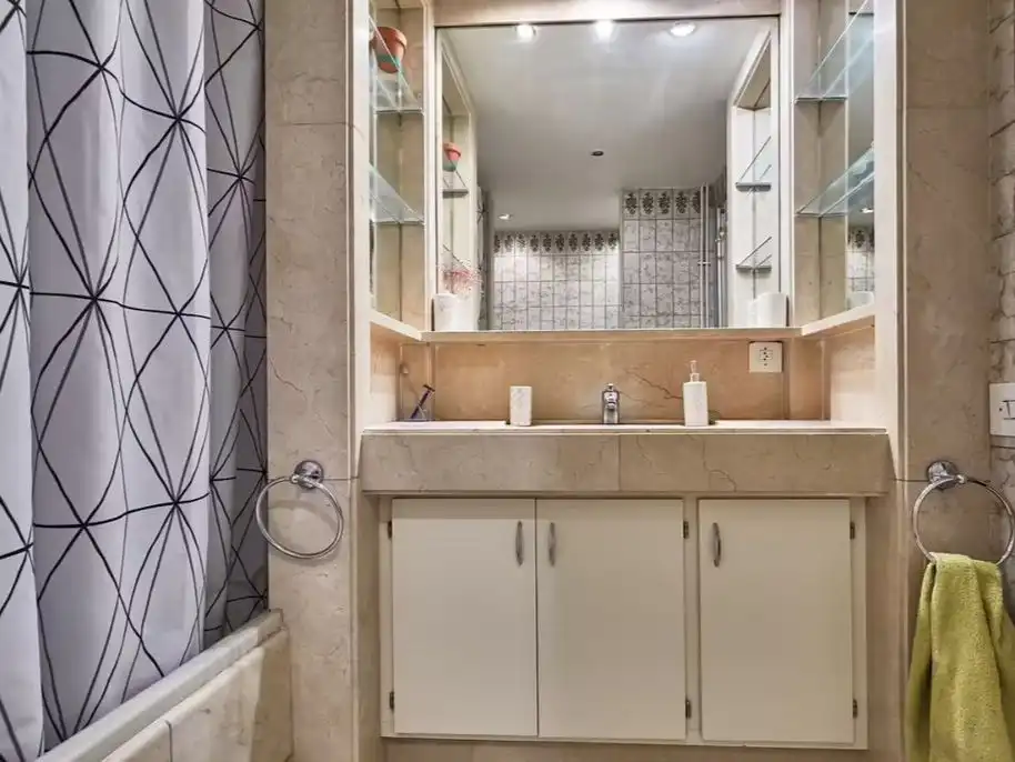 Badezimmer von Wohnung zur Miete in  Barcelona Capital mit Klimaanlage und Balkon