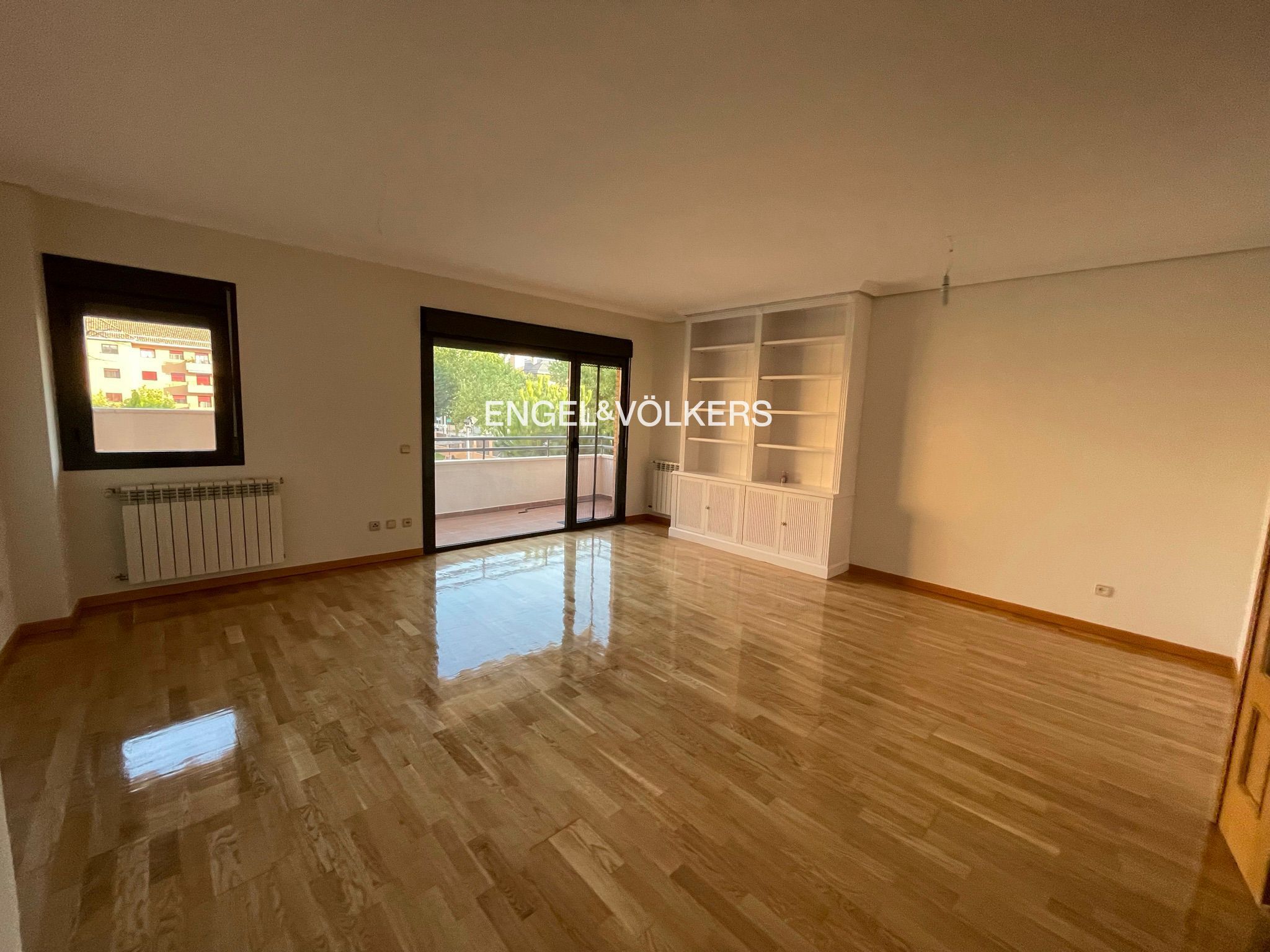 Sala d'estar de Apartament de lloguer en Pozuelo de Alarcón amb Calefacció