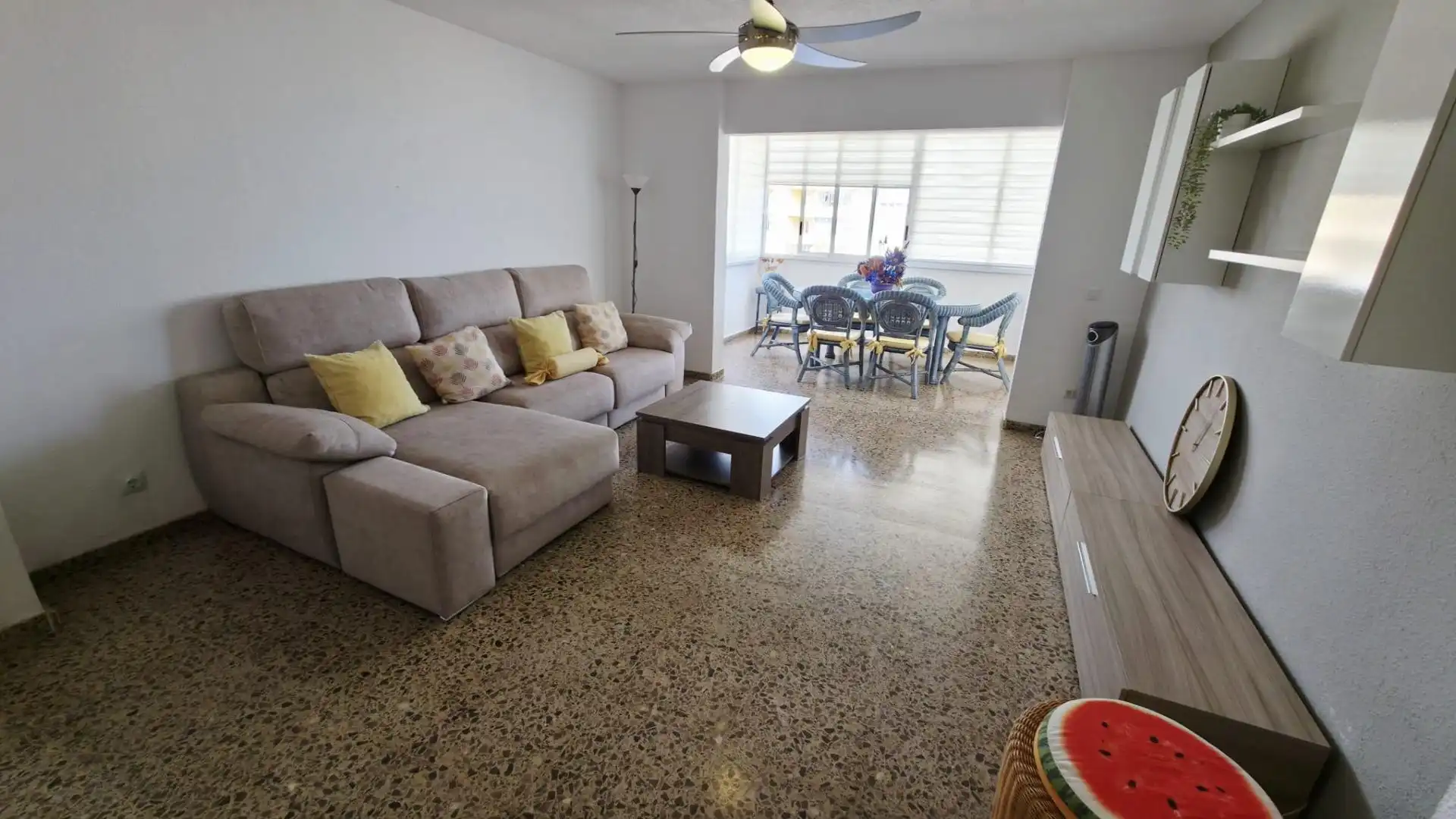Sala d'estar de Pis en venda en Alicante / Alacant amb Jardí privat, Terrassa i Moblat