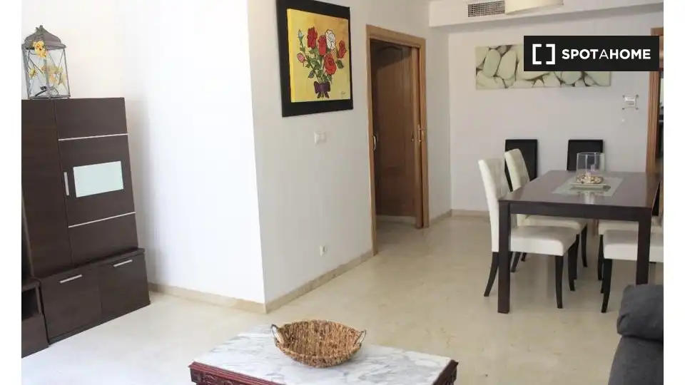 Room in Ensanche - Diputación