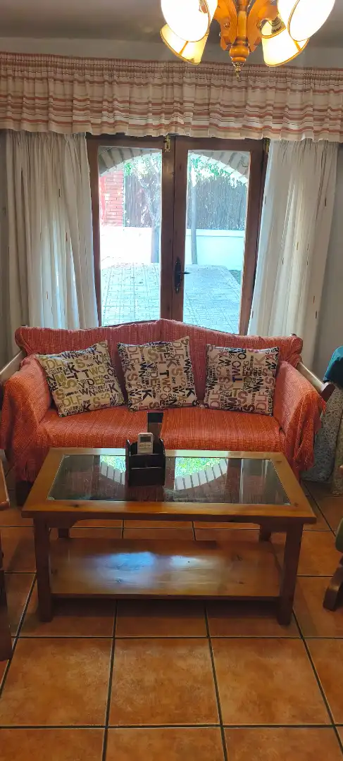 Sala d'estar de Casa o xalet en venda en Cadrete amb Aire condicionat, Jardí privat i Terrassa