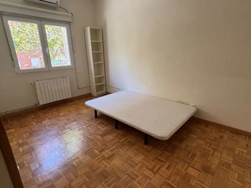 Schlafzimmer von Wohnung zur Miete in Madrid mit Klimaanlage, Heizung und Parkett