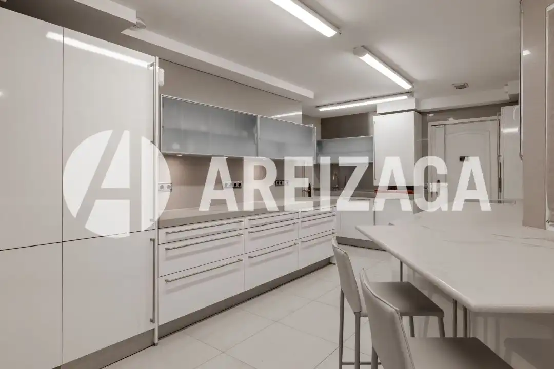 Kitchen of Flat for sale in Donostia - San Sebastián   with Air Conditioner, Heating and Terrace