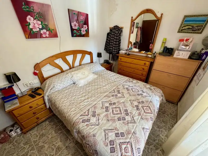 Schlafzimmer von Erdgeschoss zum Verkauf in Cullera mit Klimaanlage, Heizung und Privatgarten