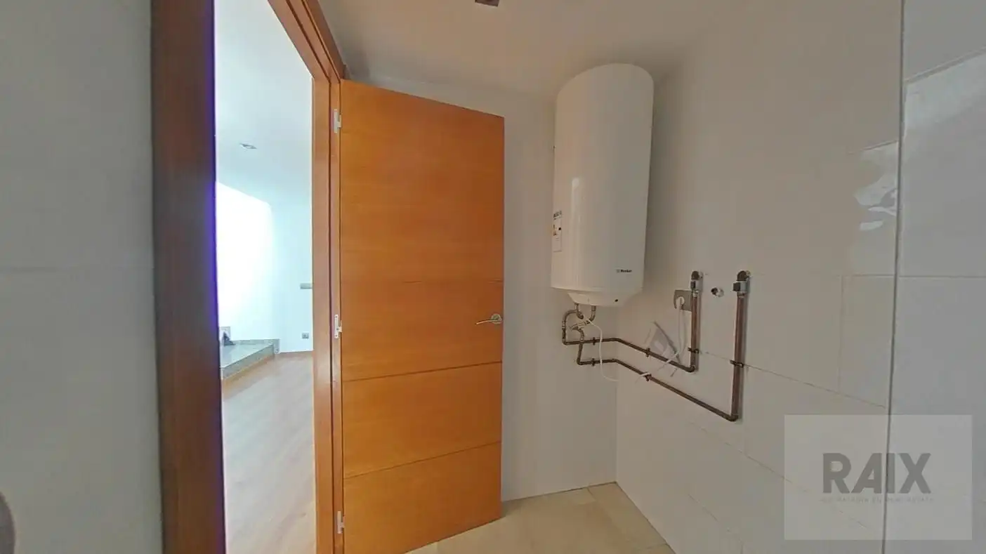 Bany de Dúplex en venda en L'Hospitalet de Llobregat amb Aire condicionat, Calefacció i Terrassa