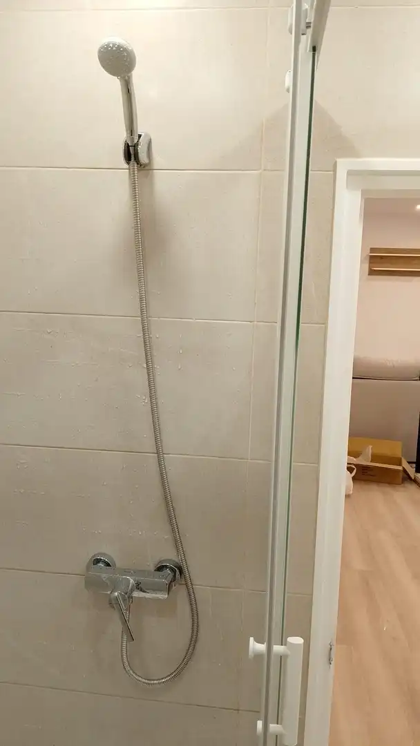 Bathroom of Flat for rent in Oviedo   with Heating, Terrace and Furnished