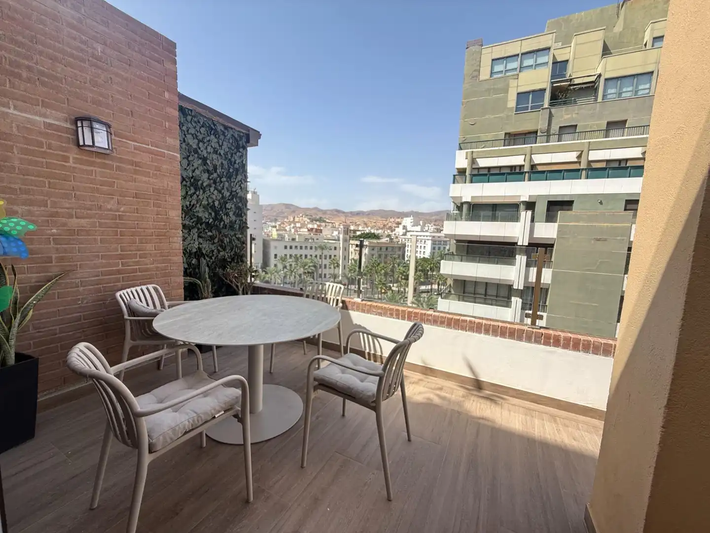 Terrasse von Wohnung zur Miete in Almería mit Klimaanlage, Terrasse und Möbliert