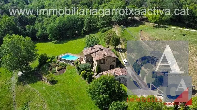 Casa rústica amb terrassa en venda a Sant Joan Les Fonts, imagen 2