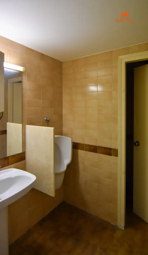 Local commercial à louer à La Bisbal d'Empordà, imagen 25