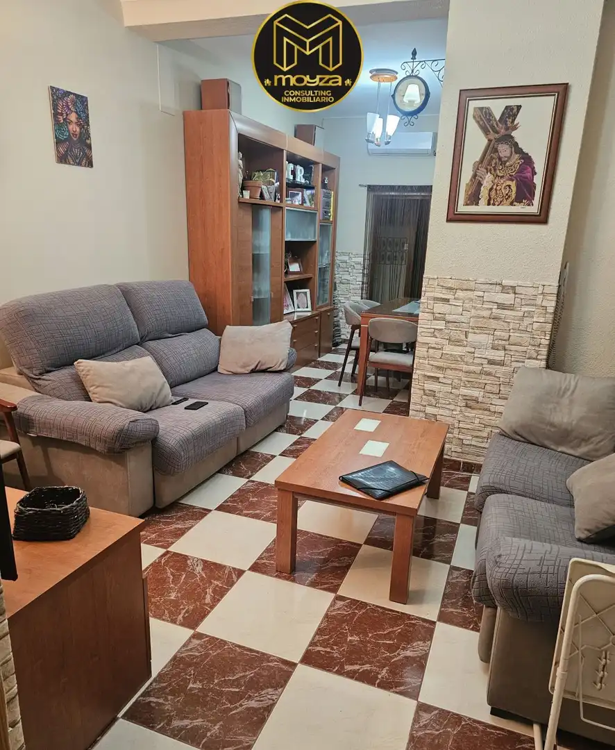 House with terrace for sale in San Felipe - El Almendral - La Merced