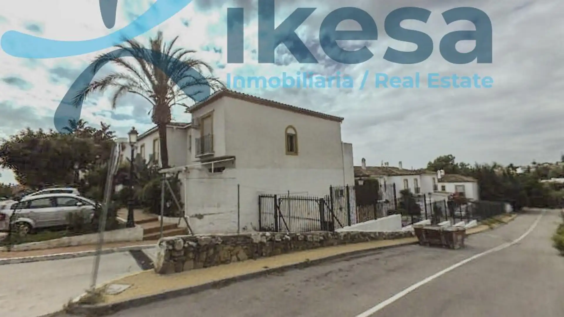 Vista exterior de Casa adosada en venta en Estepona con Jardín privado y Terraza