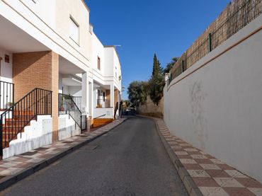 Casa amb balcó en venda a La Zubia Ciudad