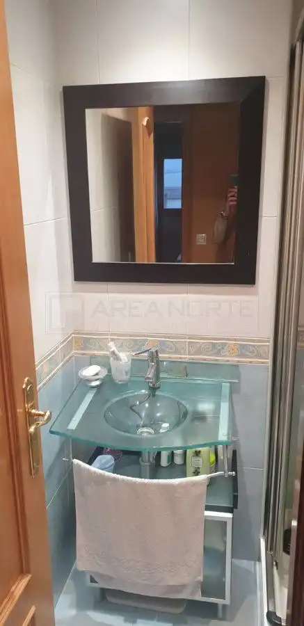 Bany de Pis en venda en Vitoria - Gasteiz amb Calefacció, Parquet i Traster