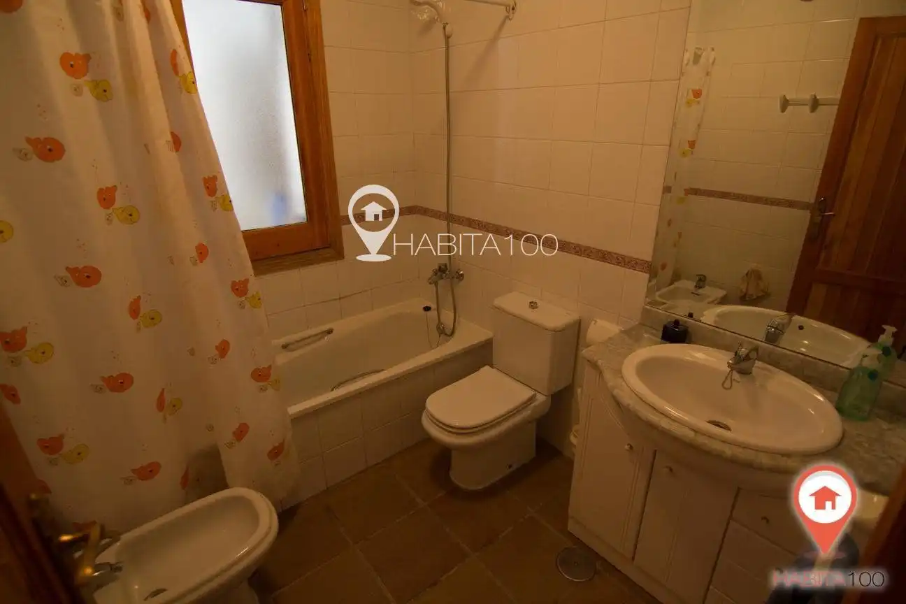 Bany de Casa o xalet en venda en Arcas del Villar amb Piscina i Piscina comunitària