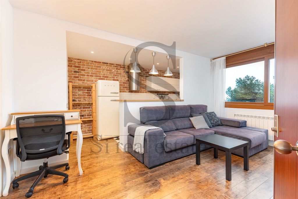 Exterior view of Flat for sale in  Barcelona Capital  with Heating, Parquet flooring and Oven