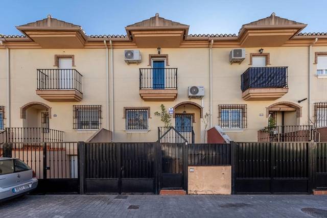 Casa adosada en Venta en Calle Mulhacen en Barrio de la Vega